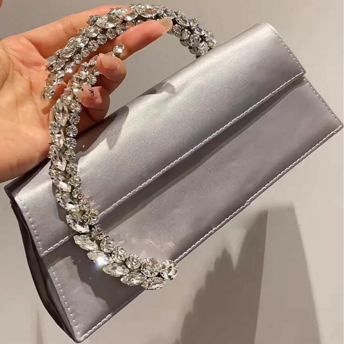 Classic Vintage Bag with a Flattering Fit