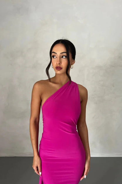 Well Tailored Garment with a Graceful Silhouette