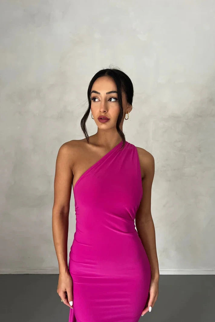 Well Tailored Garment with a Graceful Silhouette