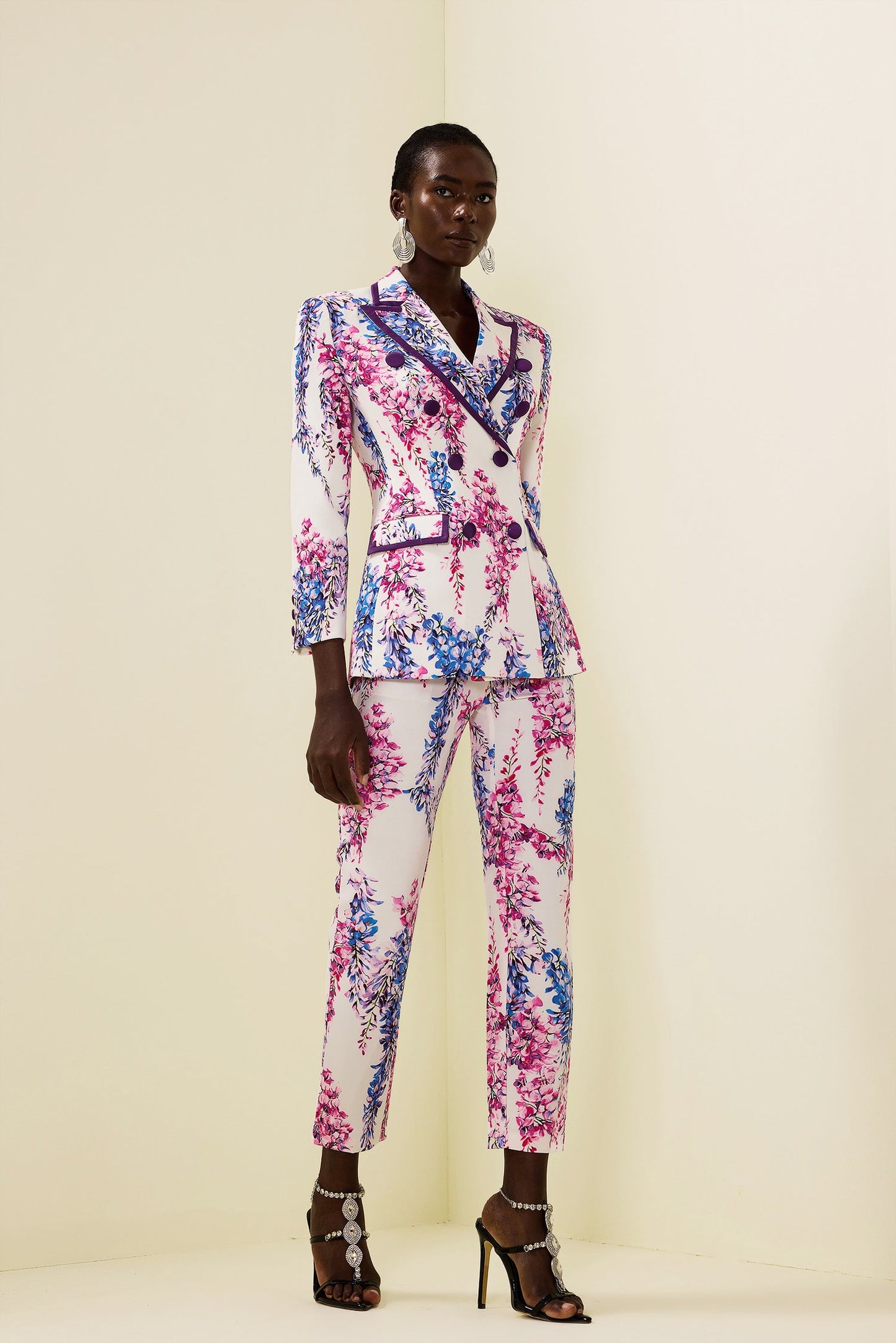 Elegantly Styled Pants for Everyday Wear
