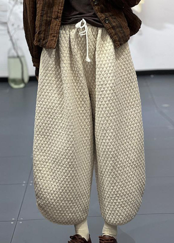 Effortlessly Elegant Pants with a Timeless Design