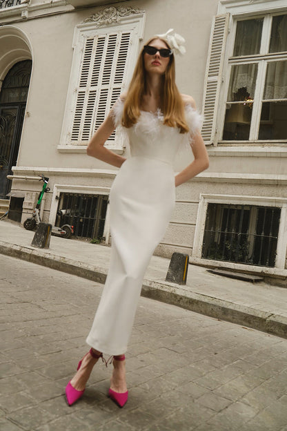 Beautifully Finished Dress in a Timeless Design