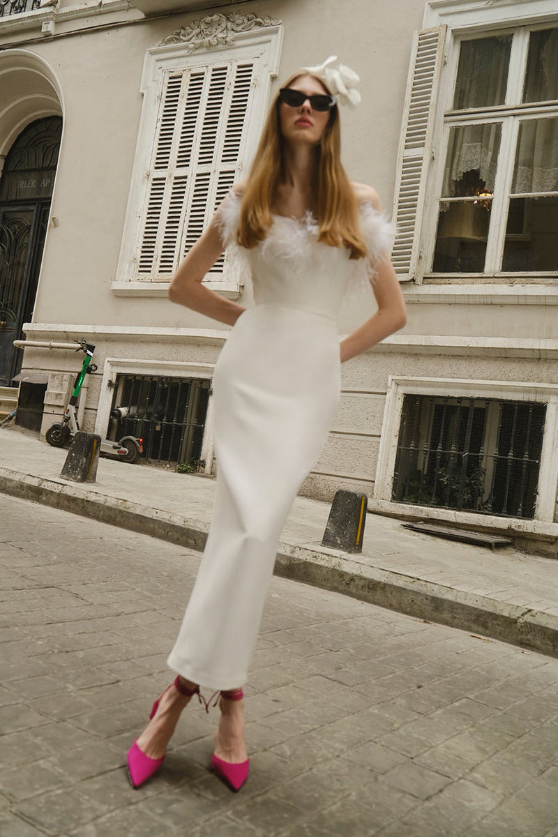 Beautifully Finished Dress in a Timeless Design