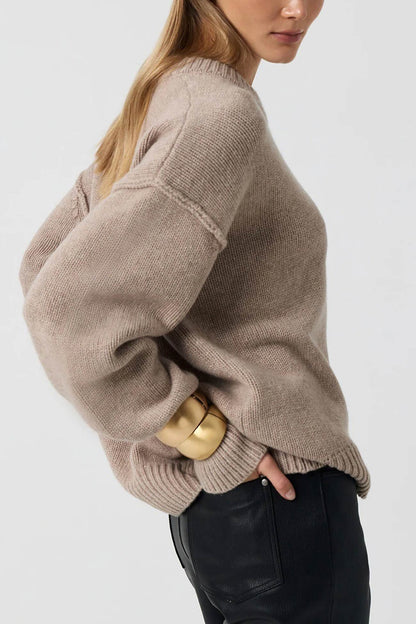Well Tailored Sweater with a Graceful Silhouette