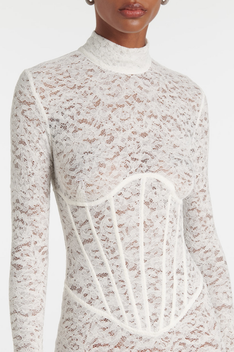 Well Tailored Dress with a Graceful Silhouette