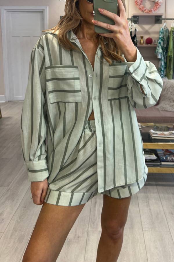 Beautifully Finished Garment in a Timeless Design