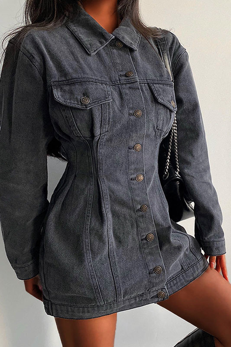 Classic Vintage Dress with a Flattering Fit