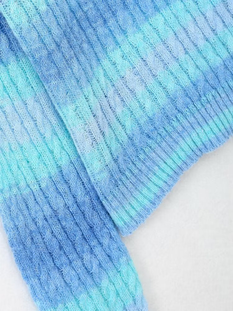 Classic Vintage Sweater with a Flattering Fit
