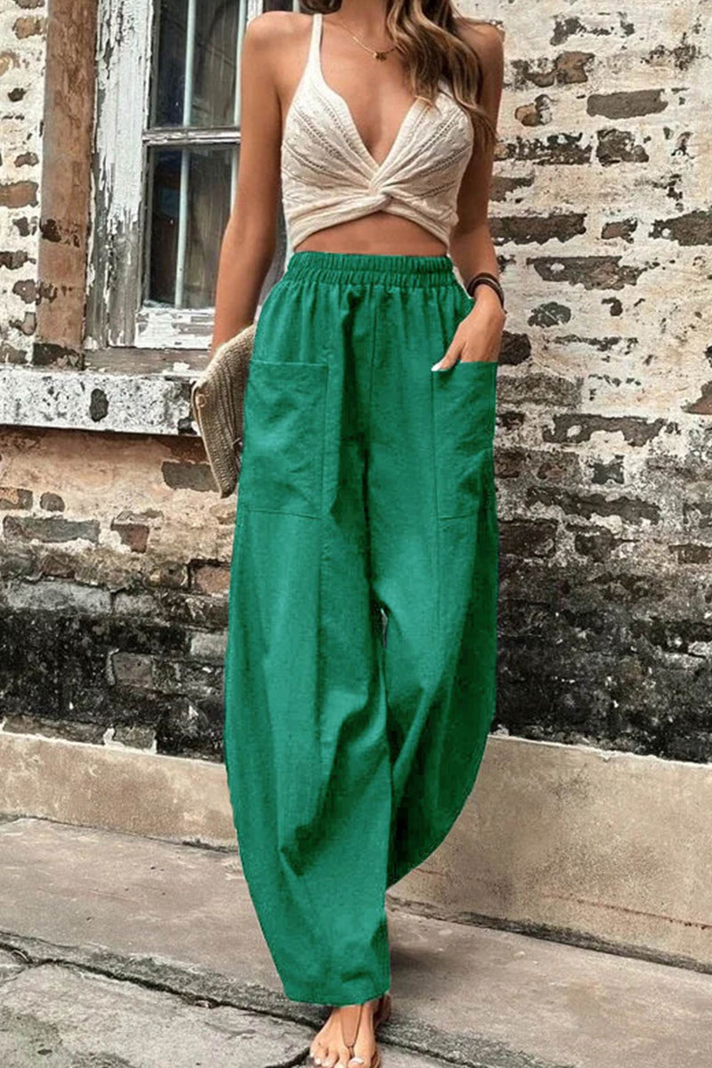 Effortlessly Elegant Pants with a Timeless Design