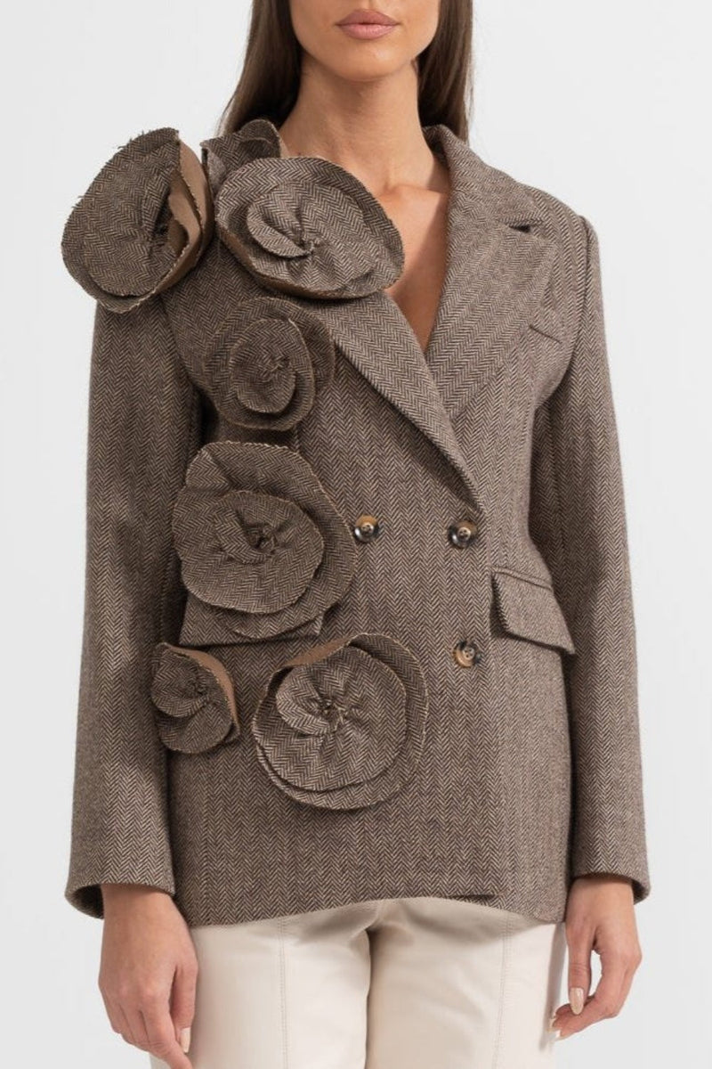 Effortlessly Elegant Garment with a Timeless Design