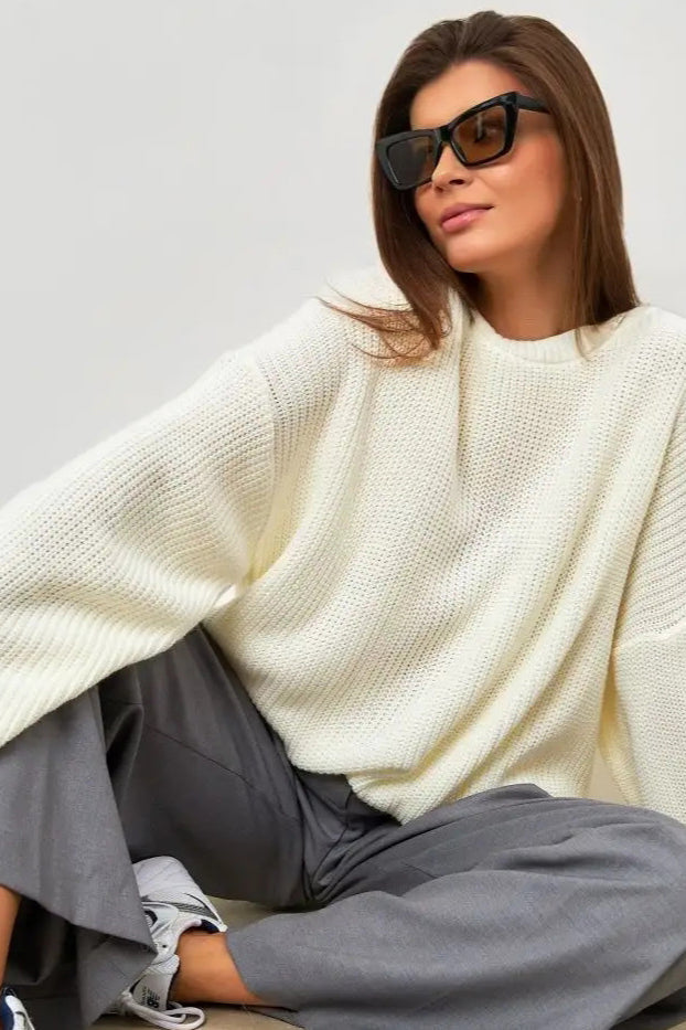 Effortlessly Elegant Sweater with a Timeless Design