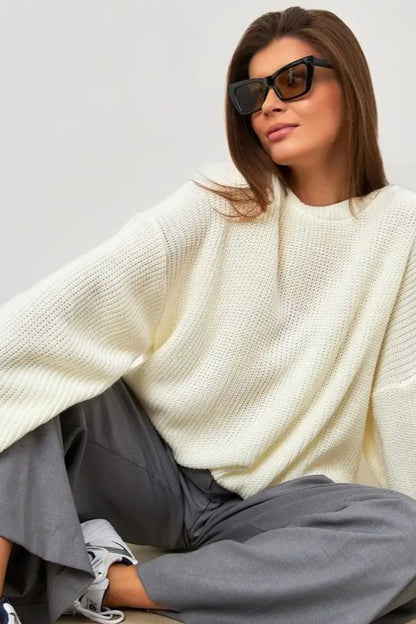 Effortlessly Elegant Sweater with a Timeless Design