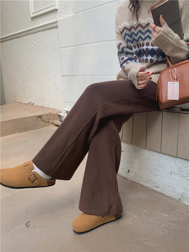 Well Tailored Pants with a Graceful Silhouette
