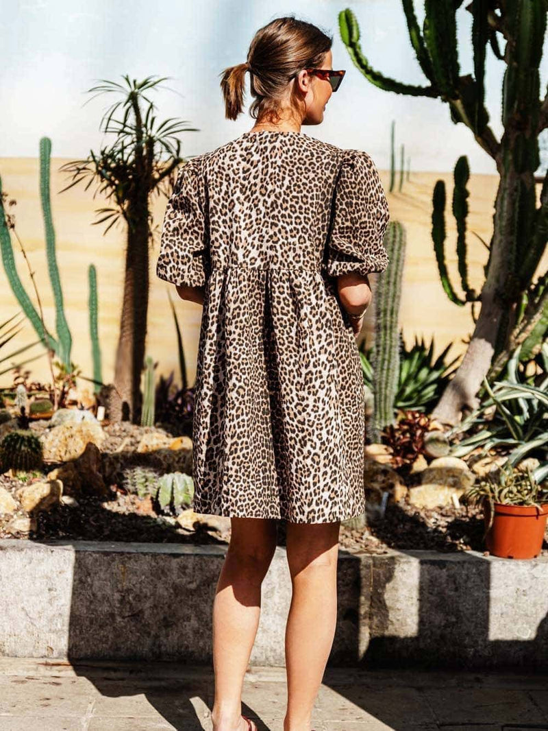 Classic Vintage Dress with a Flattering Fit