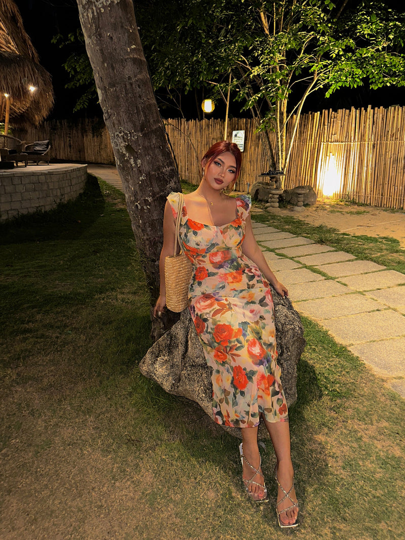 Beautifully Finished Dress in a Timeless Design