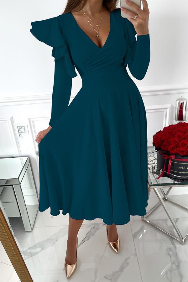 Beautifully Finished Dress in a Timeless Design