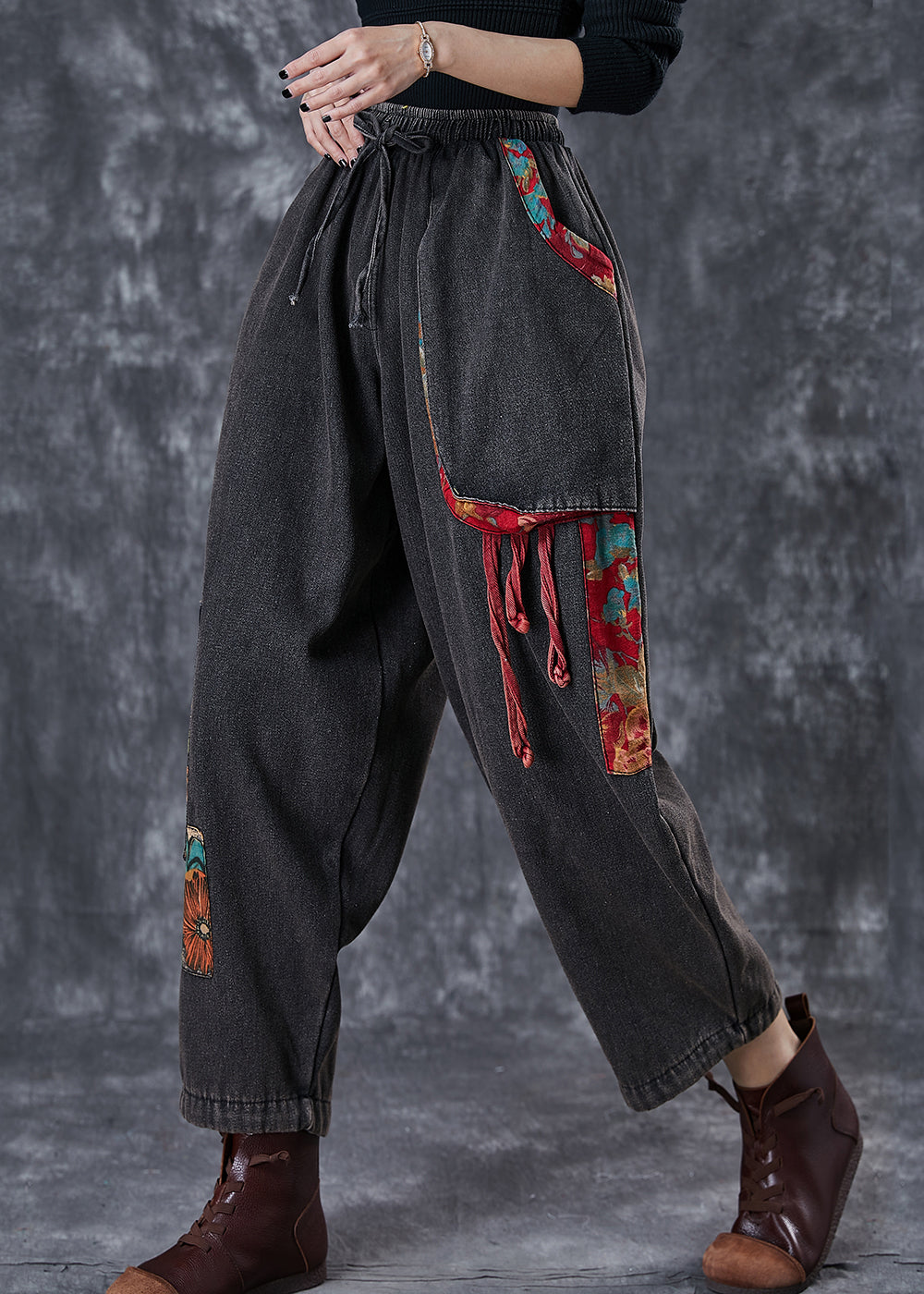 Effortlessly Elegant Pants with a Timeless Design