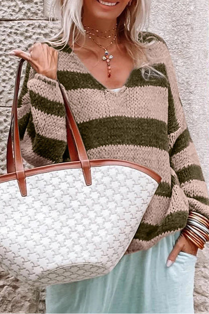Well Tailored Sweater with a Graceful Silhouette