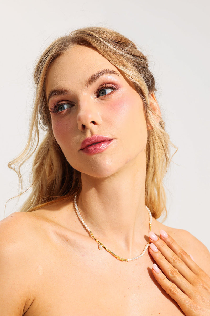 Effortlessly Elegant Garment with a Timeless Design