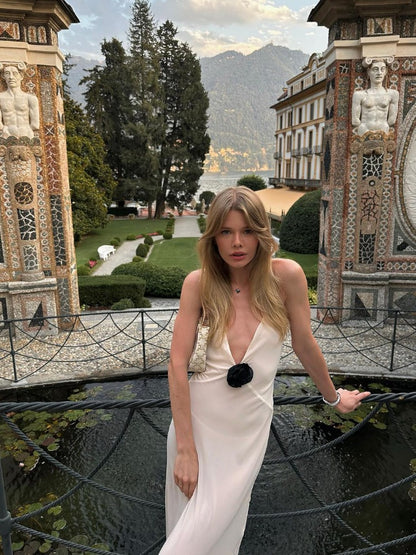 Beautifully Finished Dress in a Timeless Design