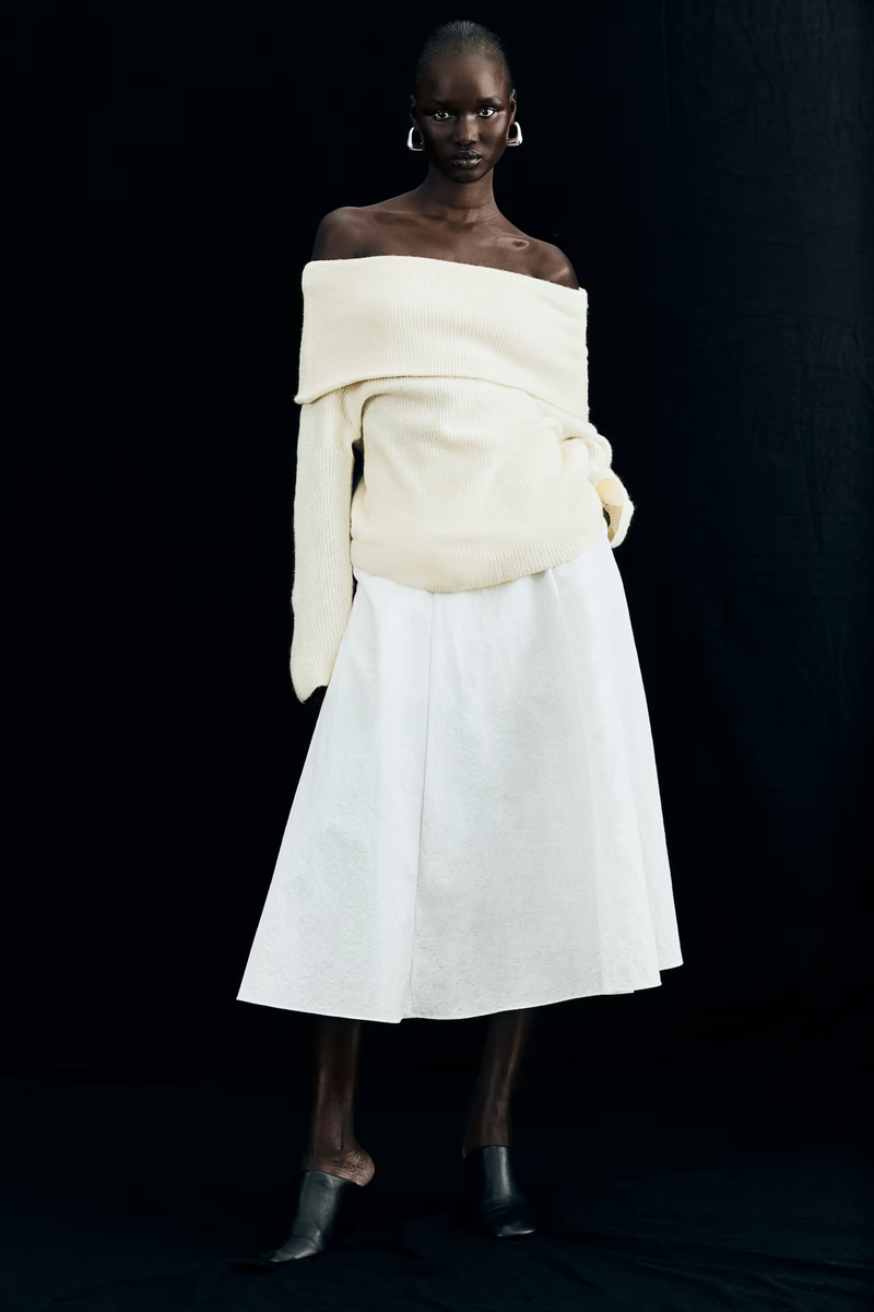 Well Tailored Top with a Graceful Silhouette