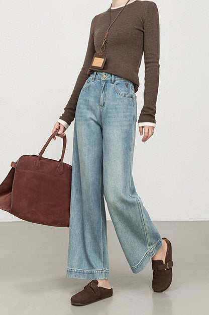 Effortlessly Elegant Garment with a Timeless Design