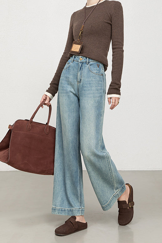Effortlessly Elegant Garment with a Timeless Design