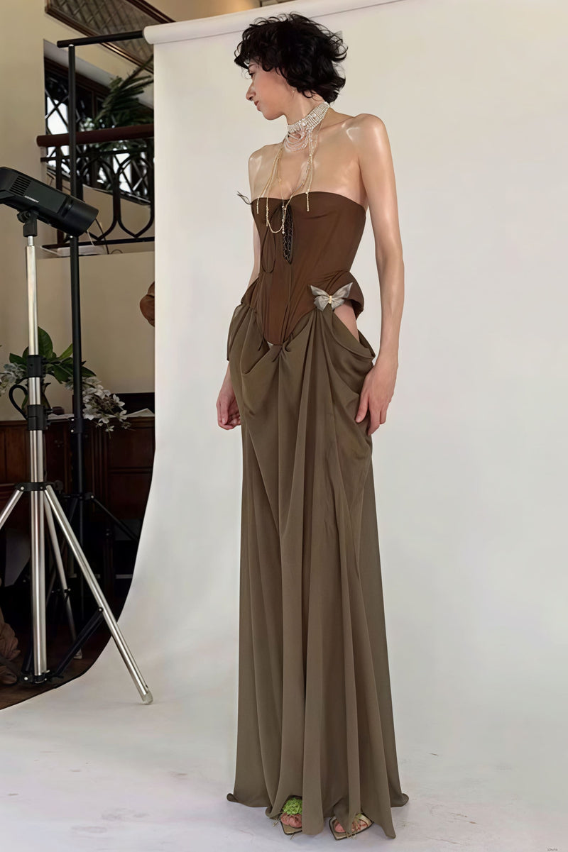 Beautifully Finished Dress in a Timeless Design