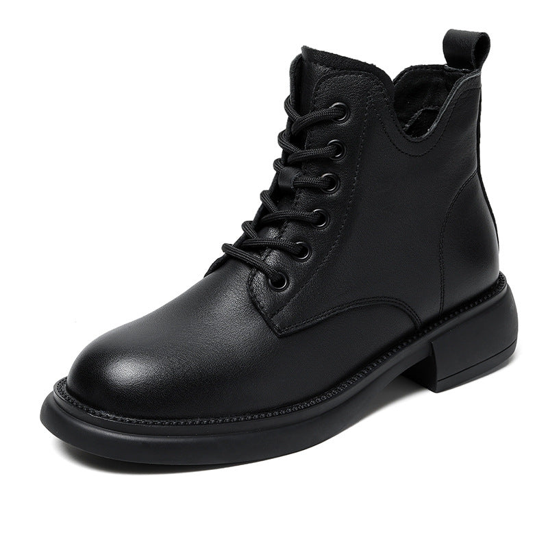 Effortlessly Elegant Boots with a Timeless Design