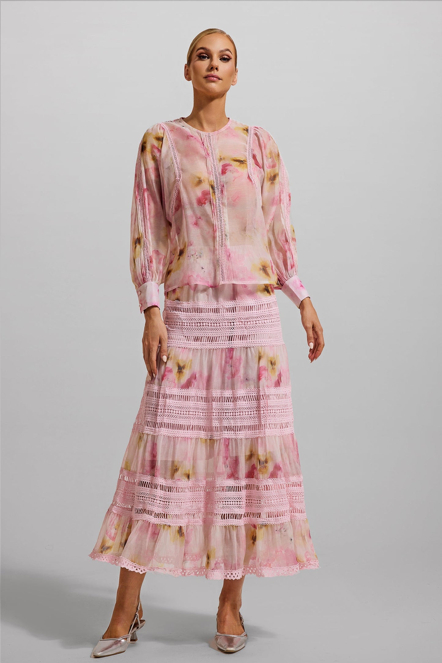 Beautifully Finished Top in a Timeless Design