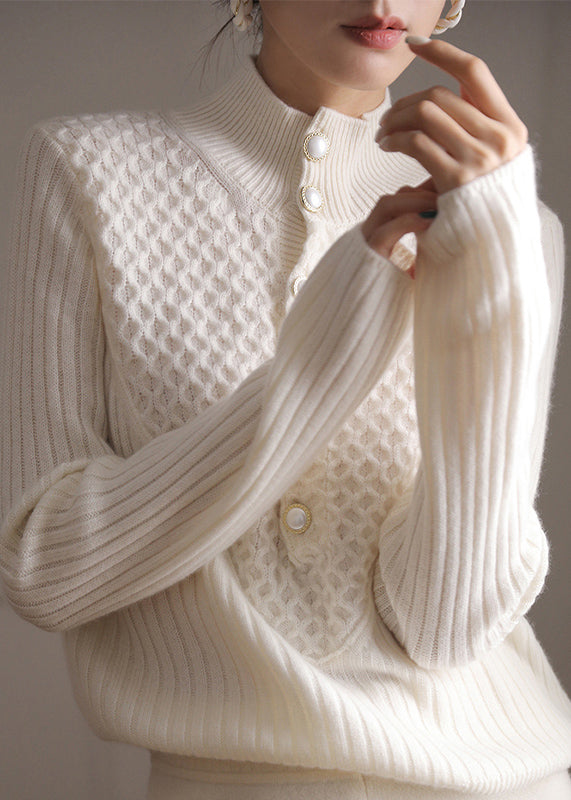 Effortlessly Elegant Sweater with a Timeless Design