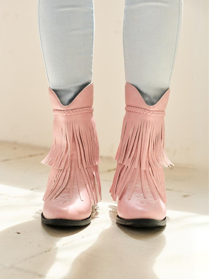 Well Tailored Boots with a Graceful Silhouette