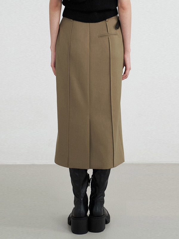 Well Tailored Garment with a Graceful Silhouette
