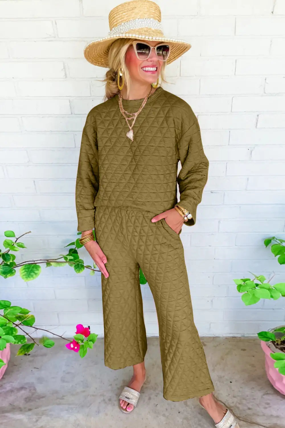 Classic Vintage Pullover with a Flattering Fit