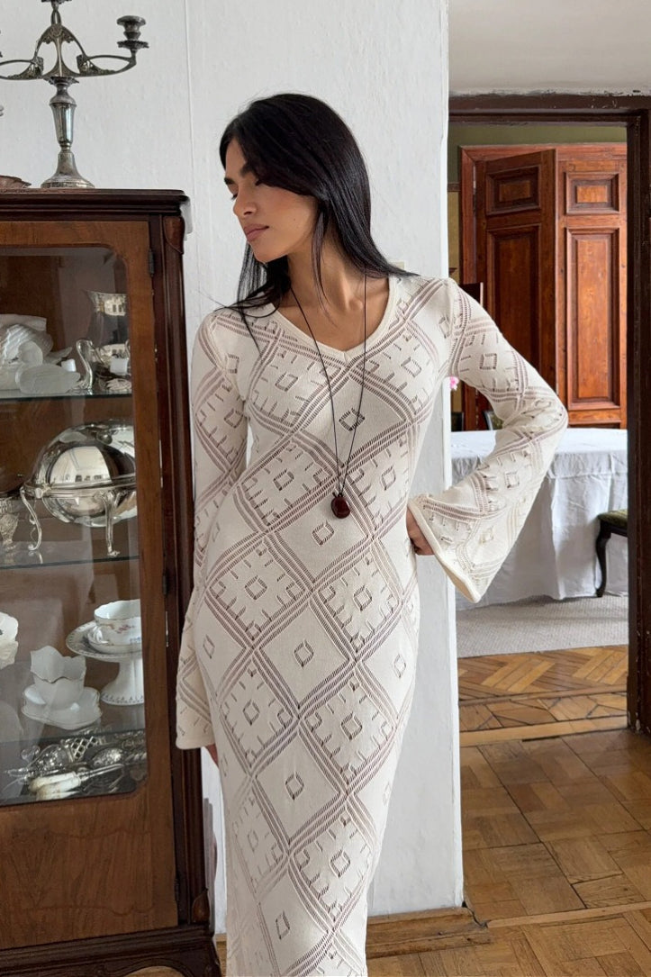 Beautifully Finished Dress in a Timeless Design
