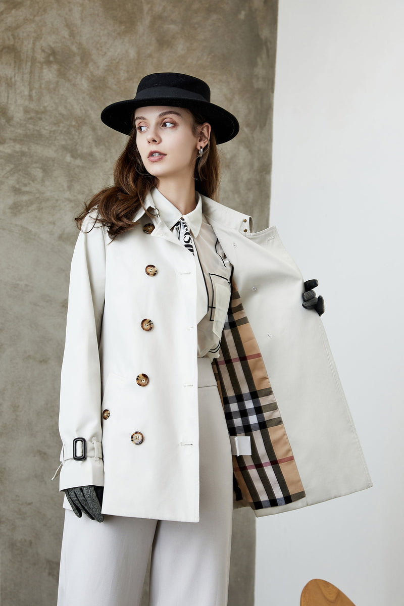 Well Tailored Coat with a Graceful Silhouette