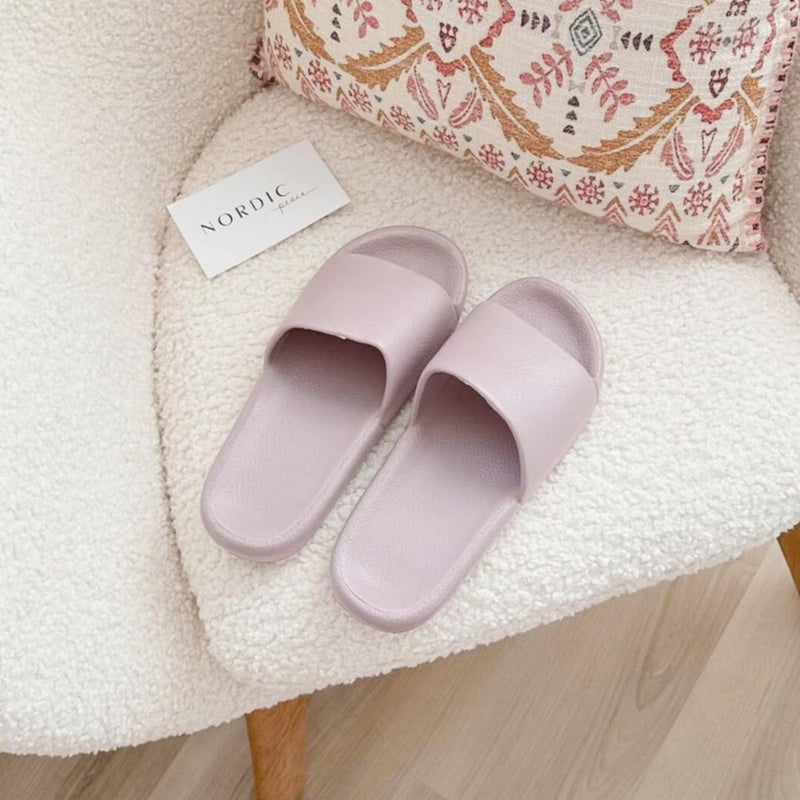 Classic Vintage Sandals with a Flattering Fit