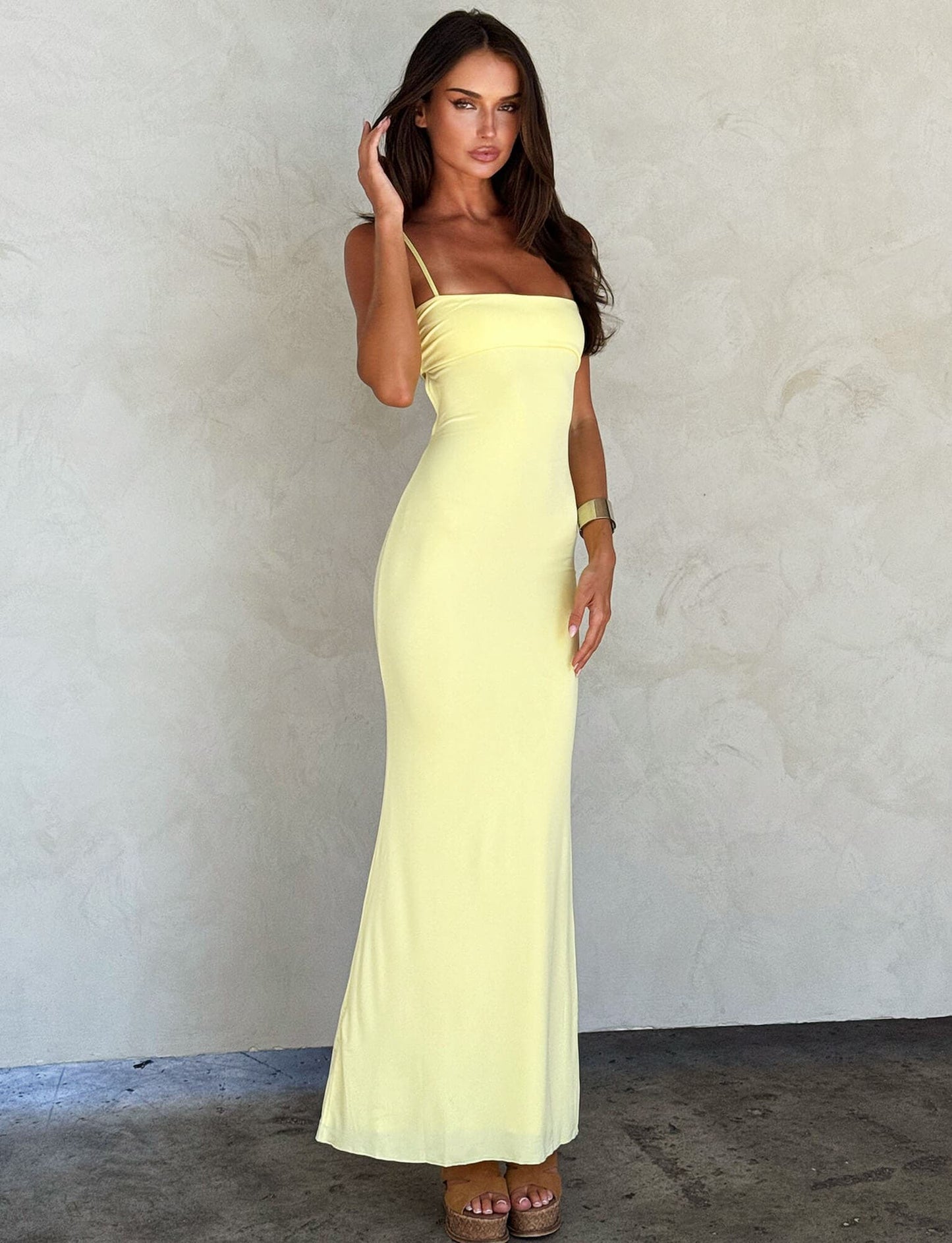 Beautifully Finished Dress in a Timeless Design