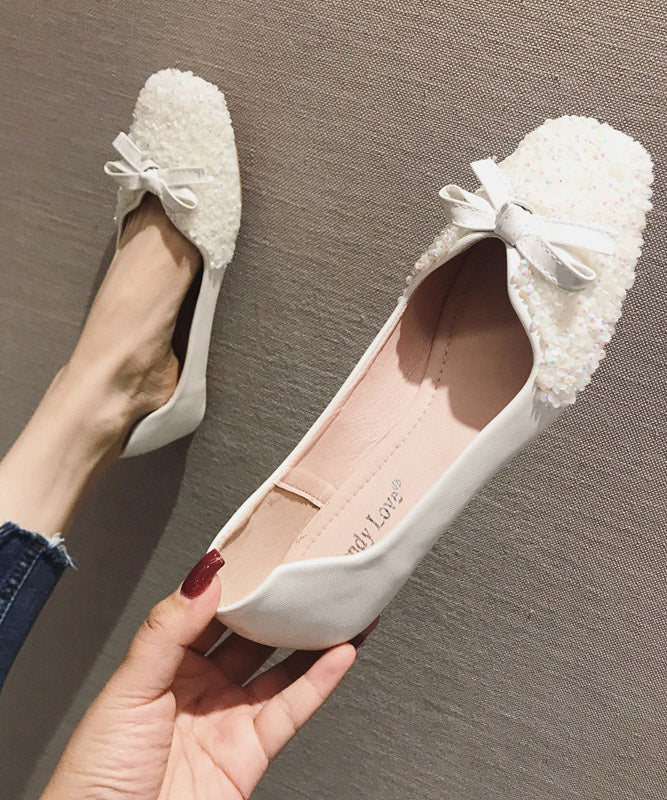 Effortlessly Elegant Shoes with a Timeless Design