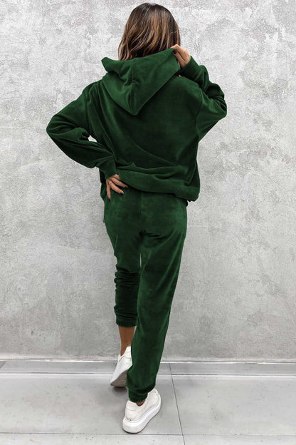 Effortlessly Elegant Pants with a Timeless Design