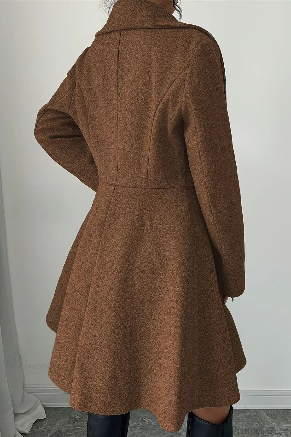 Elegantly Styled Coat for Everyday Wear