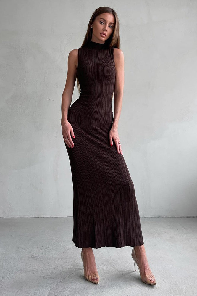 Well Tailored Sweater with a Graceful Silhouette