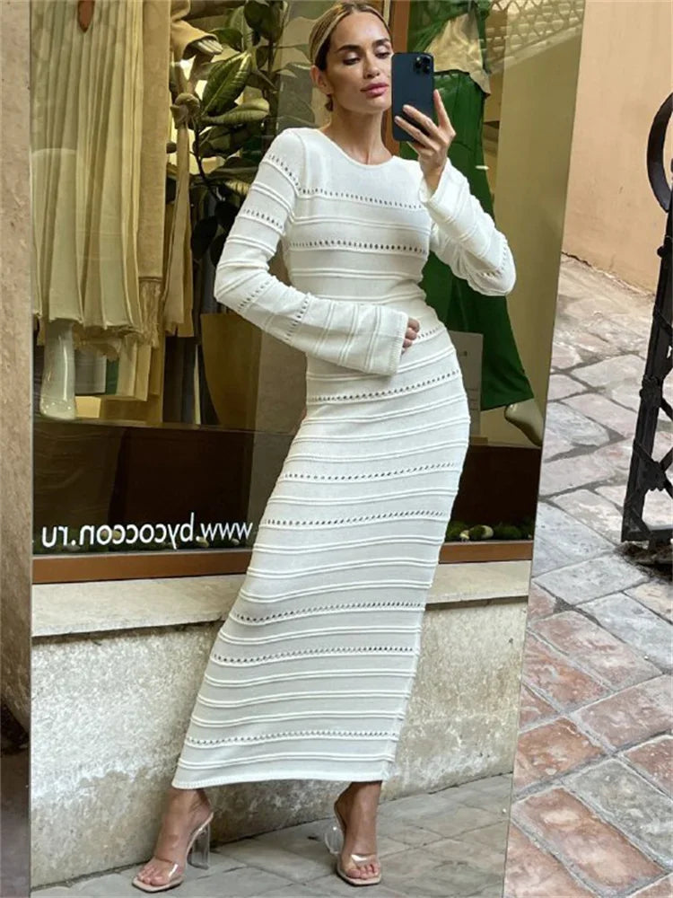 Well Tailored Dress with a Graceful Silhouette