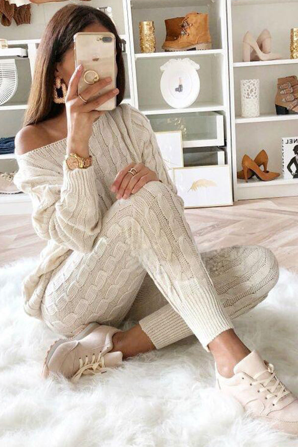 Effortlessly Elegant Sweater with a Timeless Design
