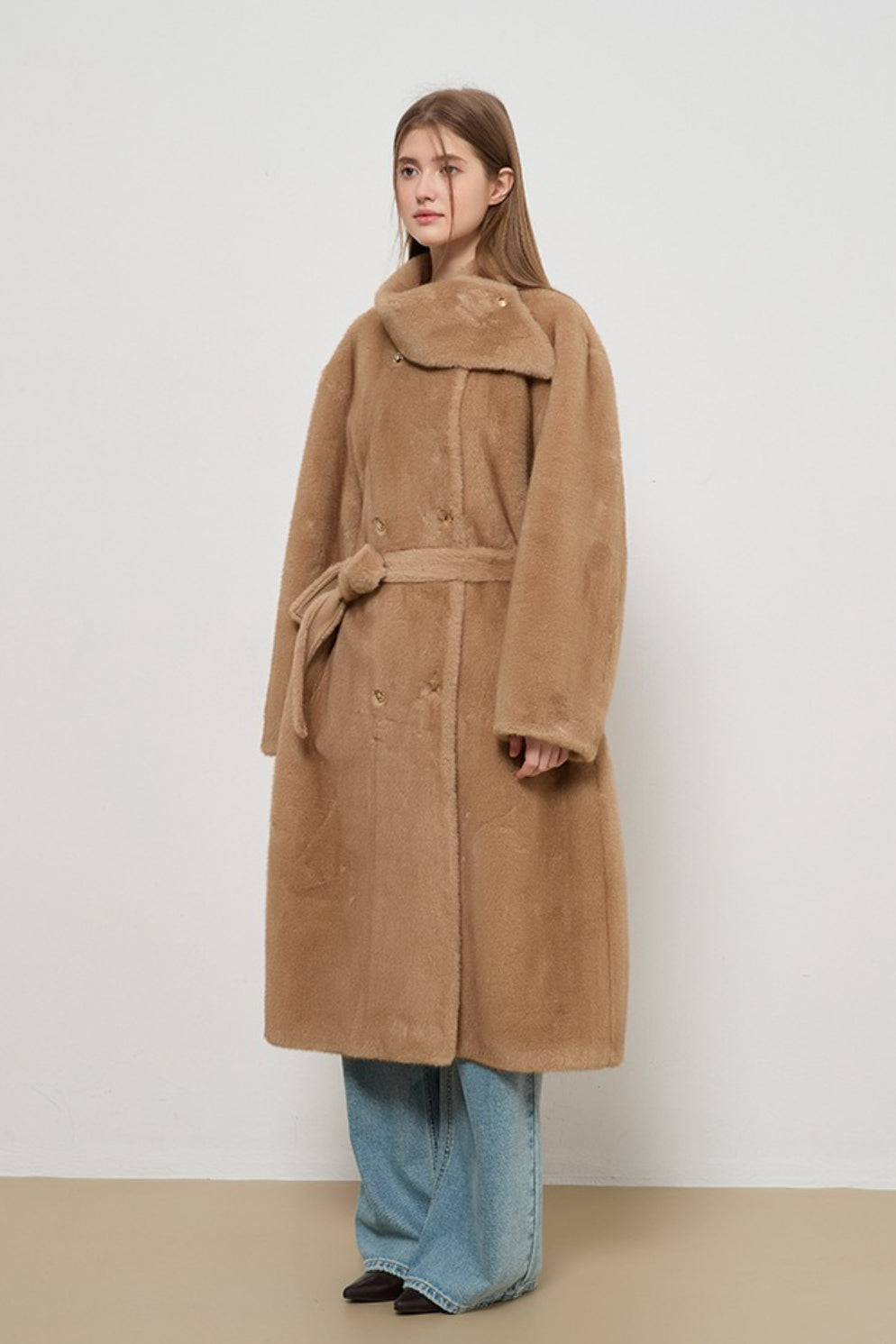 Effortlessly Elegant Coat with a Timeless Design