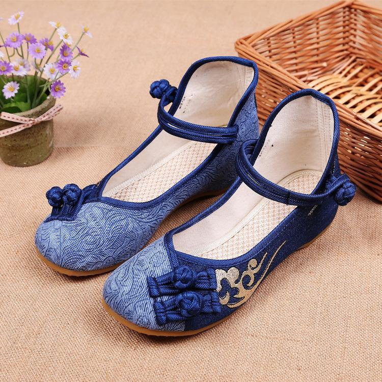 Well Tailored Heels with a Graceful Silhouette
