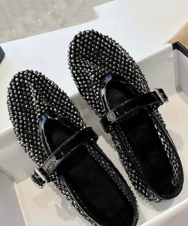 Well Tailored Shoes with a Graceful Silhouette
