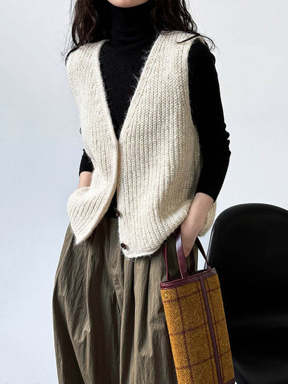 Effortlessly Elegant Top with a Timeless Design