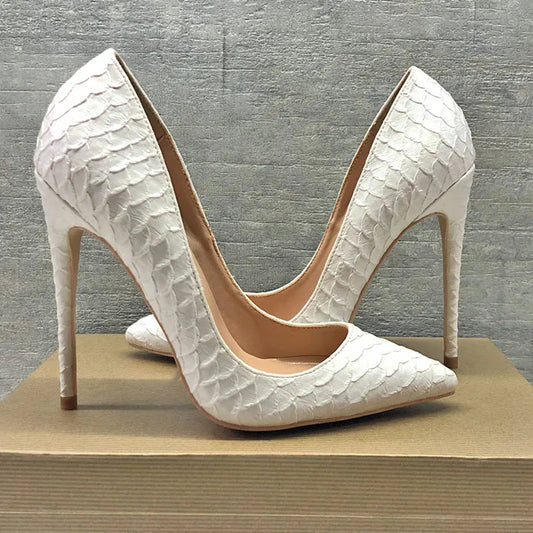 Effortlessly Elegant Heels with a Timeless Design