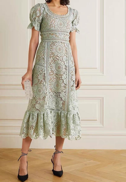 Beautifully Crafted Dress in a Classic Style